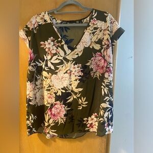 Floral short sleeve top- size XL